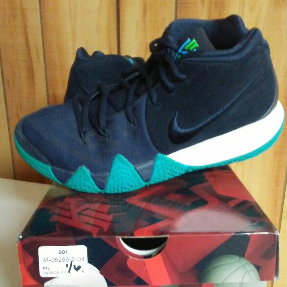 Nike Kyrie 4 High top basketball shoes